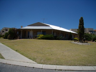 3x2 with Study. Elevated Property with Ocean Views Picture