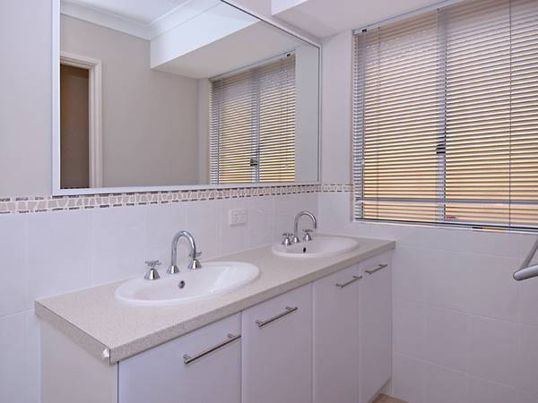 Brand New Home, Move Right In !!! Picture 3