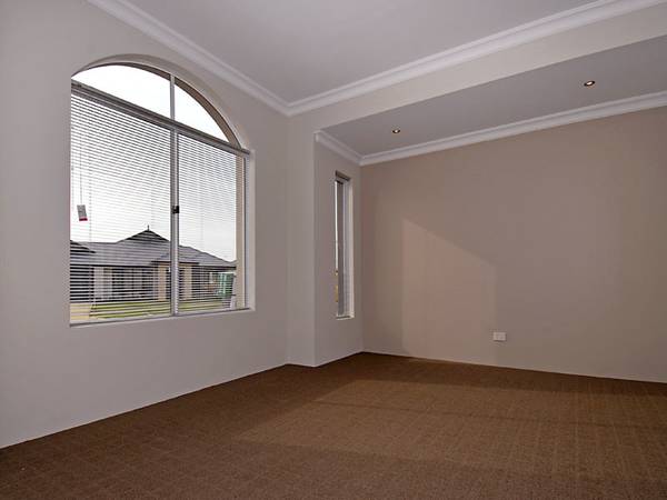 Brand New Home, Move Right In !!! Picture 2