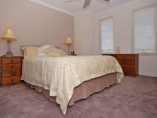 DRESS CIRCLE LOCATION WITHOUT THE PRICE! Picture 3