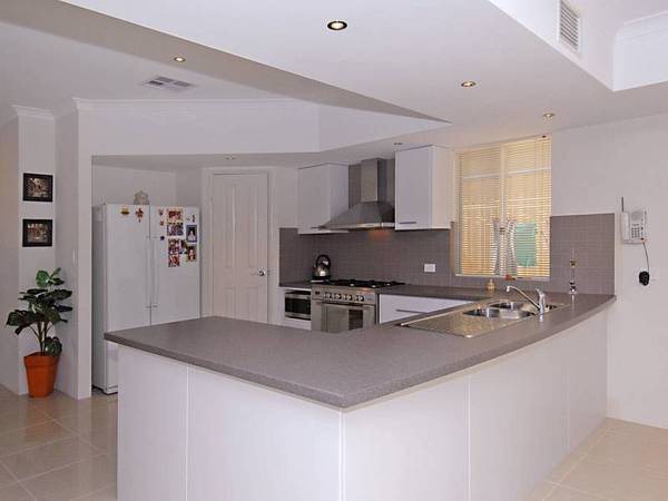 DRESS CIRCLE LOCATION WITHOUT THE PRICE! Picture 2