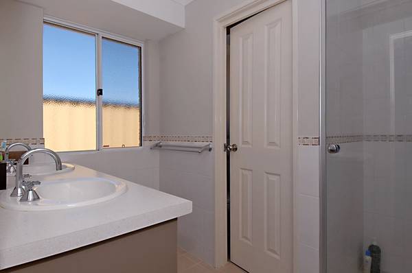 UNDER OFFER 1ST HOME OPEN!!! Picture 3