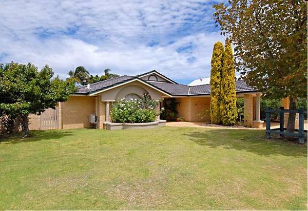 RIGHT AS RAIN! - UNQUESTIONABLE PARKWOOD AVENUE
RARITY! Picture 1