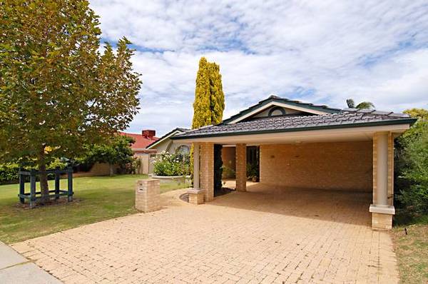 RIGHT AS RAIN! - UNQUESTIONABLE PARKWOOD AVENUE
RARITY! Picture 2