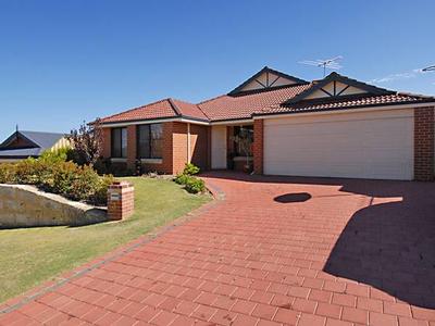 Huge Family Home, Room for a Pool! Picture