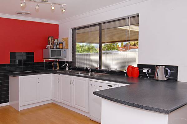 Don't Pass - Buy! Picture 1