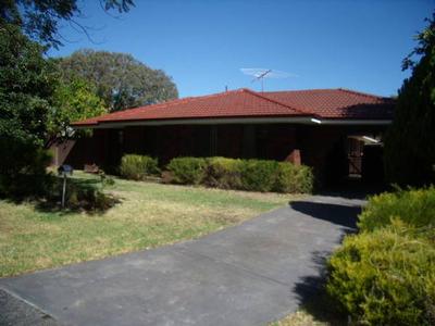 CLOSE TO SHOPS AND TRANSPORT Picture