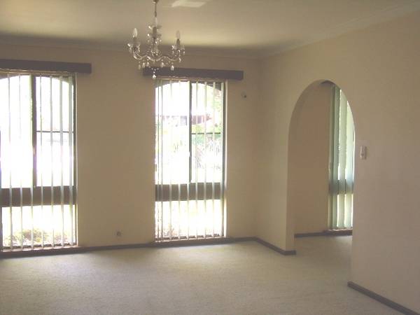 CLOSE TO SHOPS AND TRANSPORT Picture 3