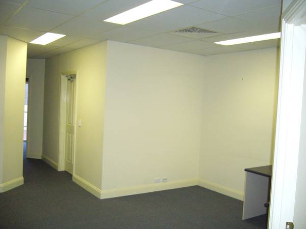 No. 8134 - PROFESSIONAL OFFICE SUITE Picture