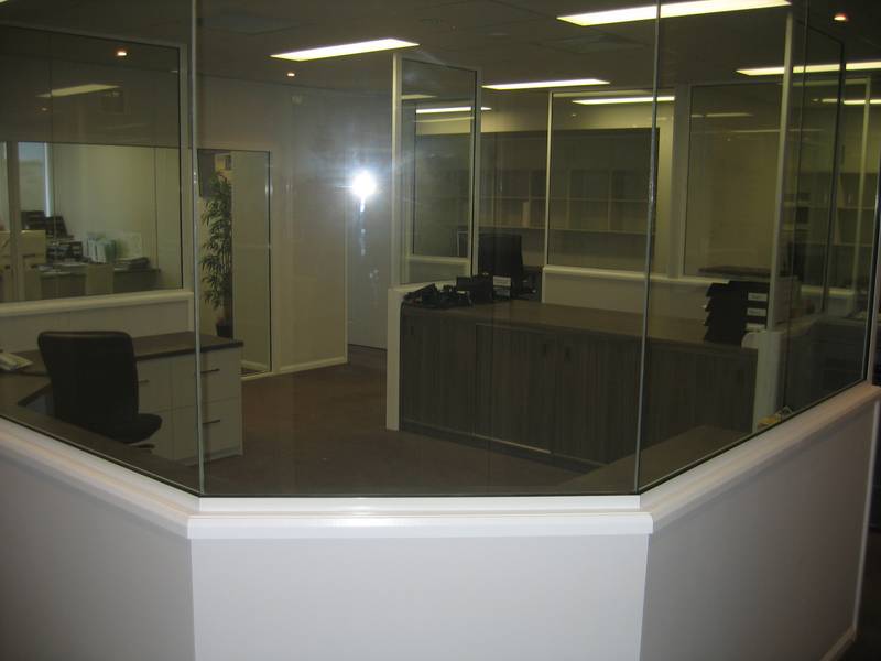 9143 - PROFESSIONAL OFFICE SUITE Picture 3