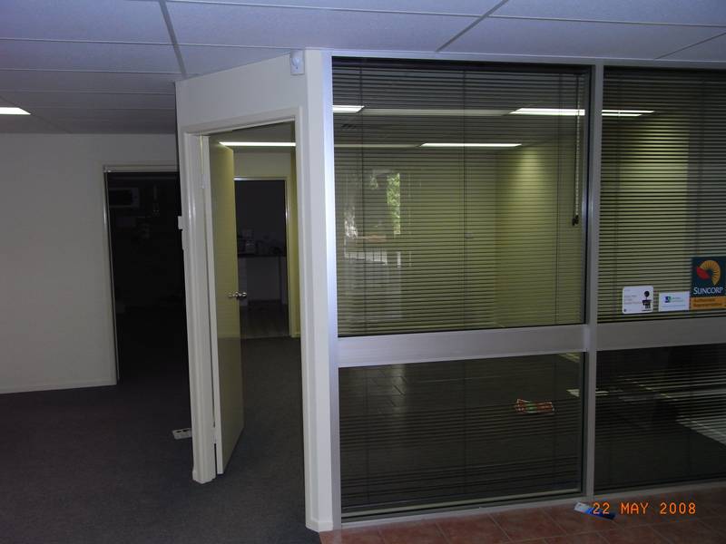 9152 - 132m2 PROFESSIONAL OFFICE - 4 CARPARKS Picture 3