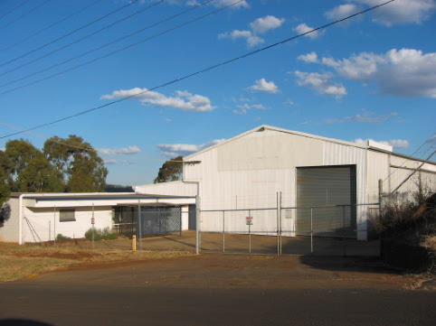 9050 - LARGE INDUSTRIAL SHED Picture 3