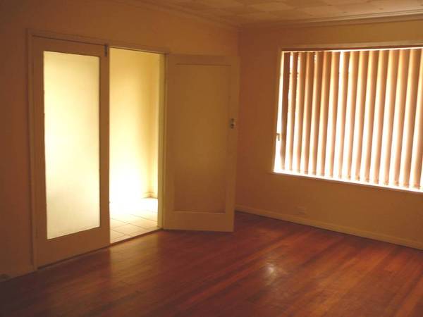 Available Now (R04) Melways 202 H10 Picture 3