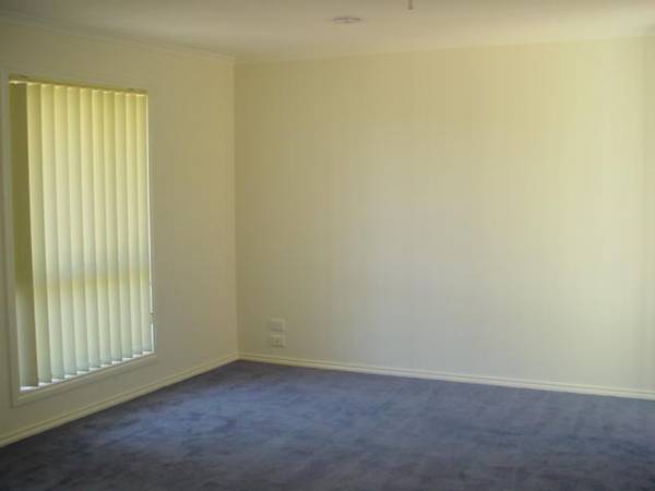 Available Early May (R04) - Melway 206 C4 Picture 3