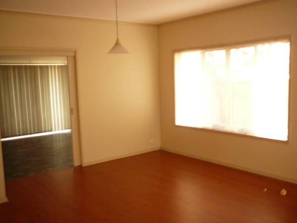 Available Now (R01) Melways Ref: 205 H Picture 2