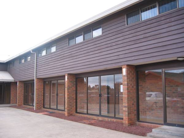 Available Late May (RO1) - Melway 206 H4 Picture 1