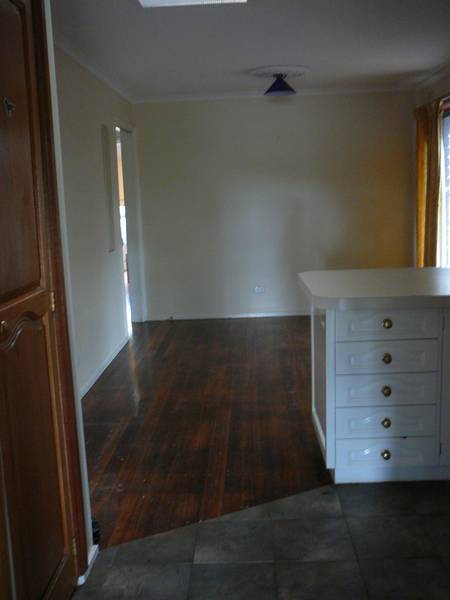 Available Now (R02) Melways 204 K5 Picture 2