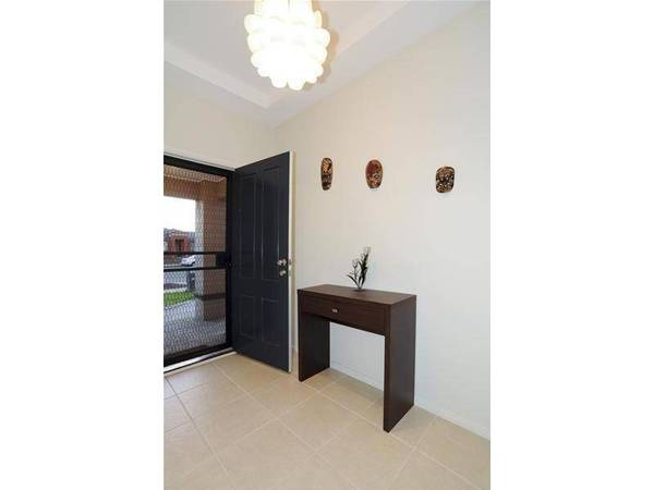 A STUNNING PORTER DAVIS Picture 3