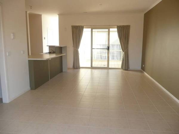 Available Now (R04) Melways 206 A6 Picture 3