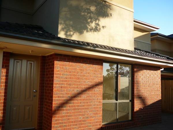 Available Now (RO5) Melway 205 E 8 Picture 1