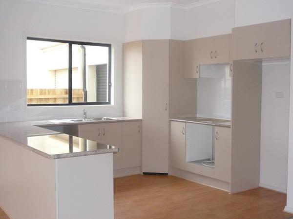 Available Now (RO1) - Melway 206 B2 Picture 2