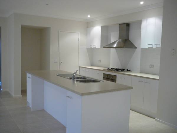 Available Now (R02) Melways Ref 203 A3 Picture 3