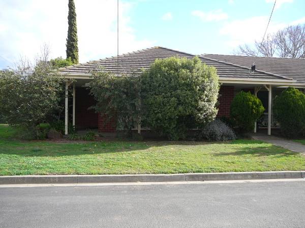 Available Mid July (R04) - Melways Ref: 206 B7 Picture 3