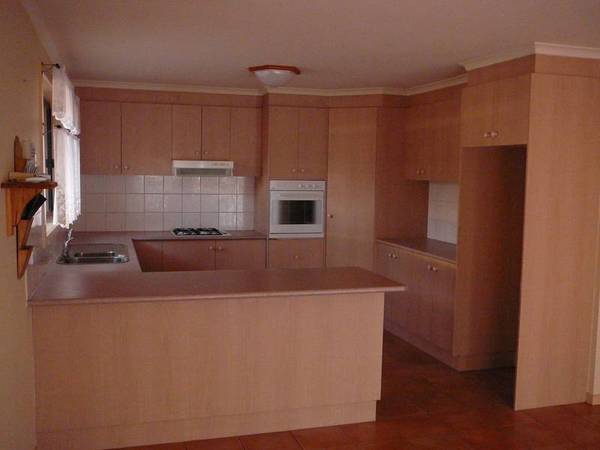 Available Now (R05) Melways Ref 234 J11 Picture 3