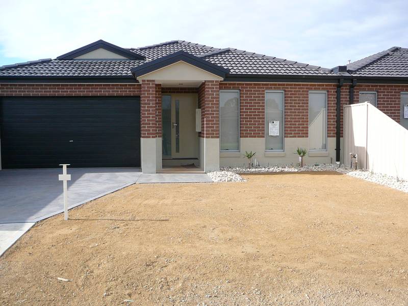 Available Now- (R05) - Melways 205 G9 Picture 1