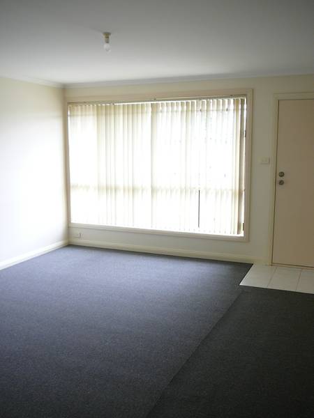 Available Now (Ro5) Melways 205 G7 Picture 2