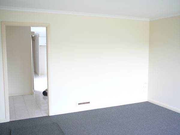 Available Now (Ro5) Melways 205 G7 Picture 3