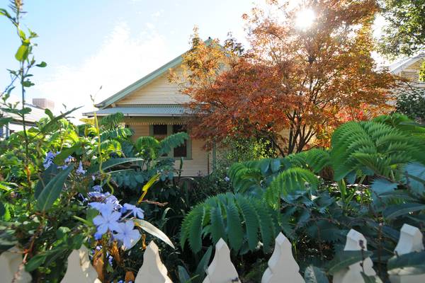 WALK EVERYWHERE! CLOSE TO EVERYTHING! Picture 2