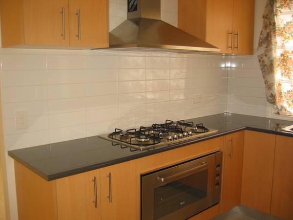 Available Now (RO1) - Melway 204 J3 Picture 2