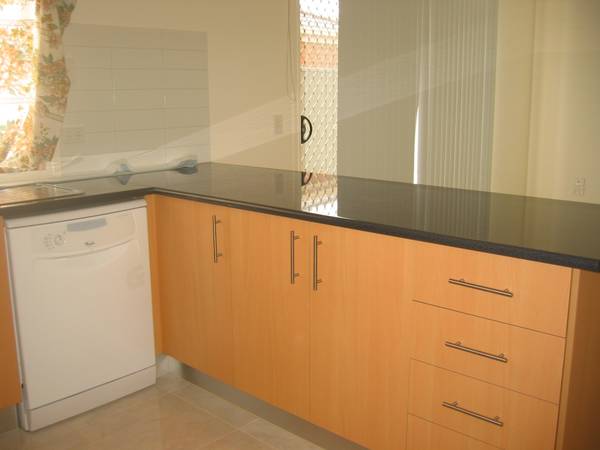 Available Now (RO1) - Melway 204 J3 Picture 3