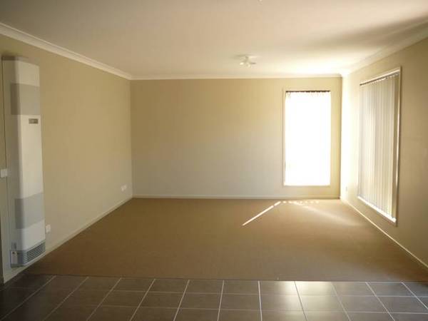 Available Now (R04) - Melways Ref: 204 J4 Picture Available Now (R04) - Melways Ref: 204 J4 Picture