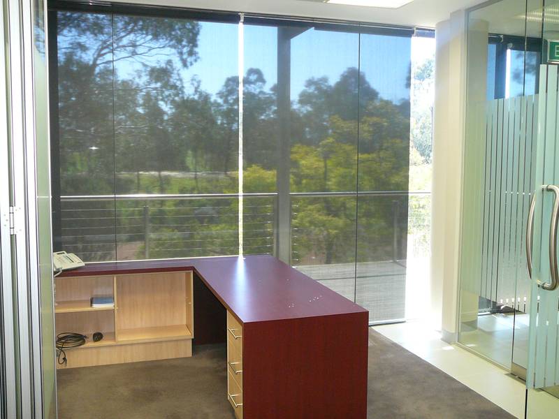 OFFICES OVERLOOKING RIVER Picture 1