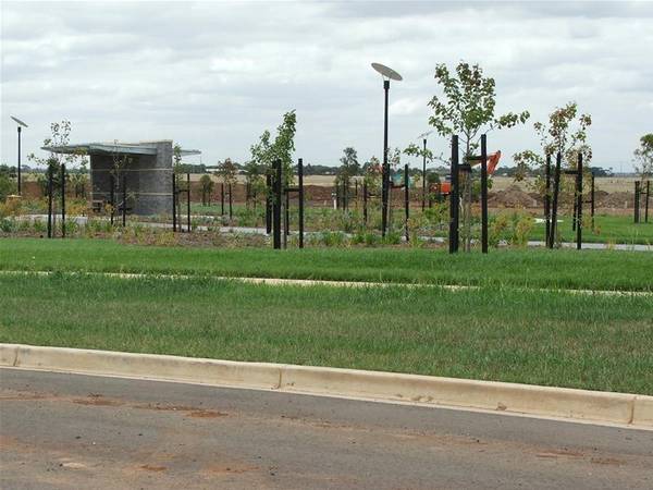 TARNEIT GARDENS BEAUTY Picture 2