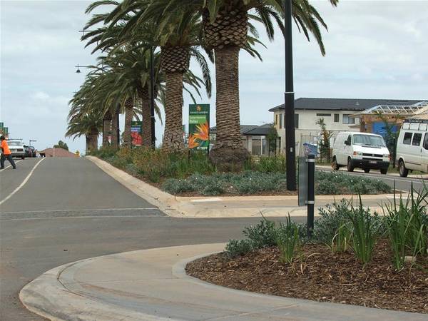 TARNEIT GARDENS BEAUTY Picture 1