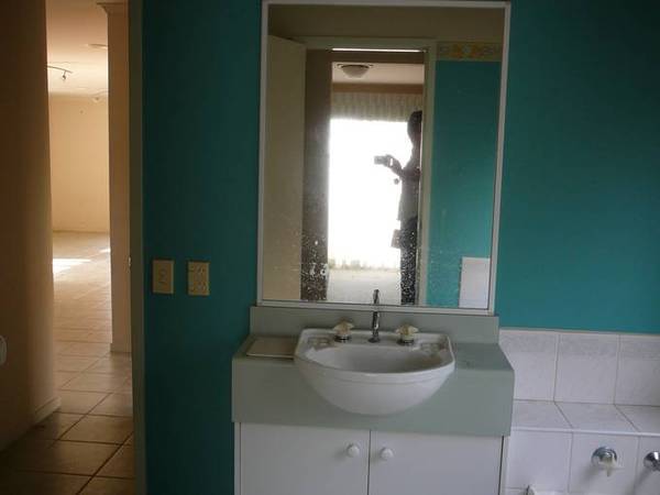 Available NOW (R04) - Melways Ref: 202 A11 Picture 2