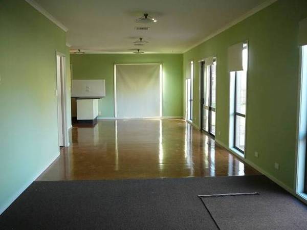 Available Now (R01) Melway 205 C7 Picture 3