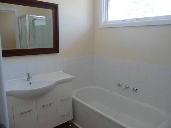 AVAILABLE MID MARCH (AOS) Melways 205H5 Picture 3