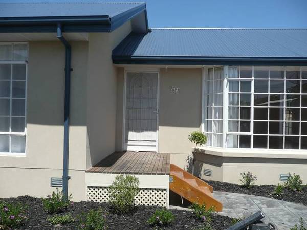 FULLY RENOVATEDLARGE 3 BEDROOM
UNIT Picture 1