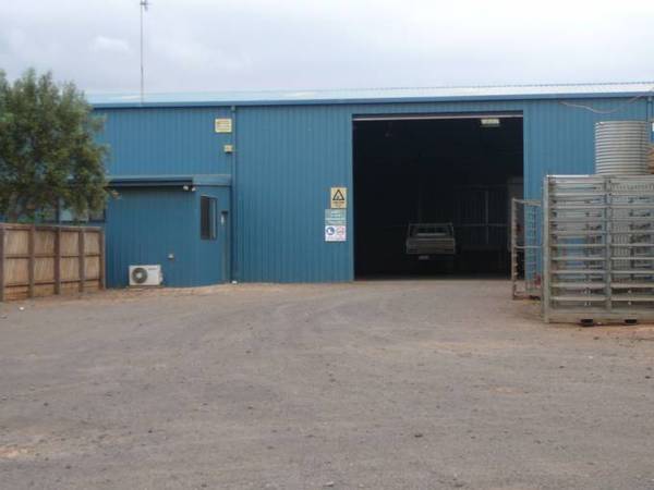 PLENTY OF ROOM Picture 1