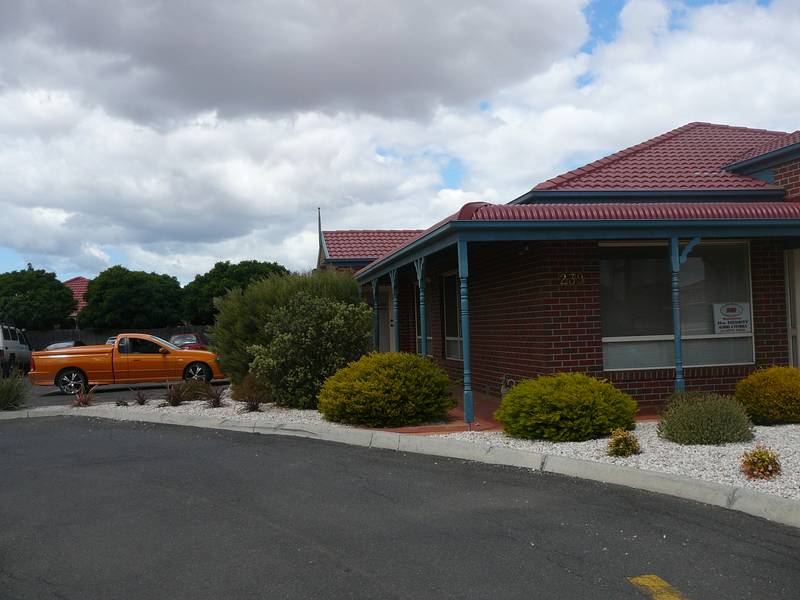 ROOM FOR LEASE - medical Centre Picture 2