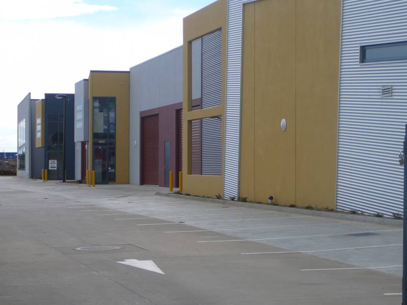 WAREHOUSE/SHOWROOM- PRIME LOCATION Picture 1