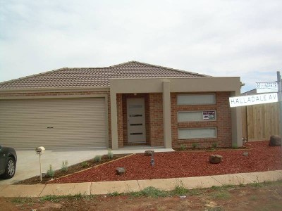 Available Now (R02) Melway 205 C3 Picture