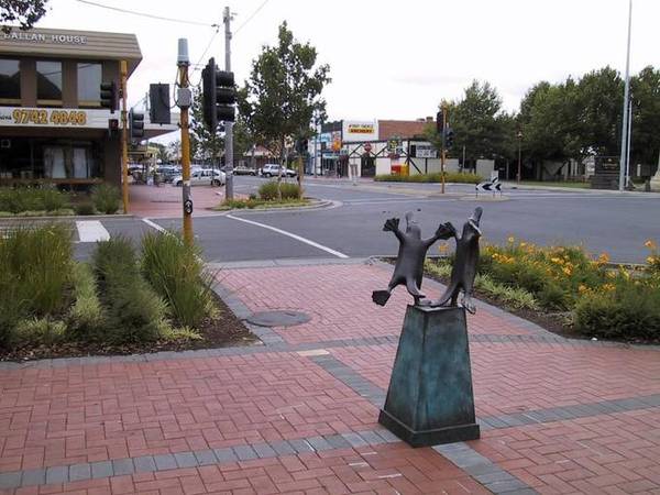 CENTRAL WERRIBEE Picture 2