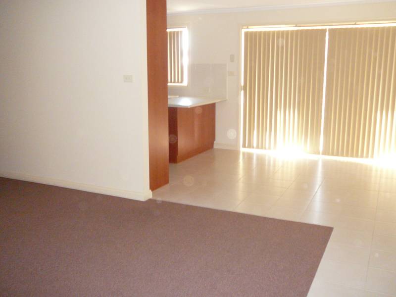 Available Now (RO5) MELWAYS 205 H2 Picture