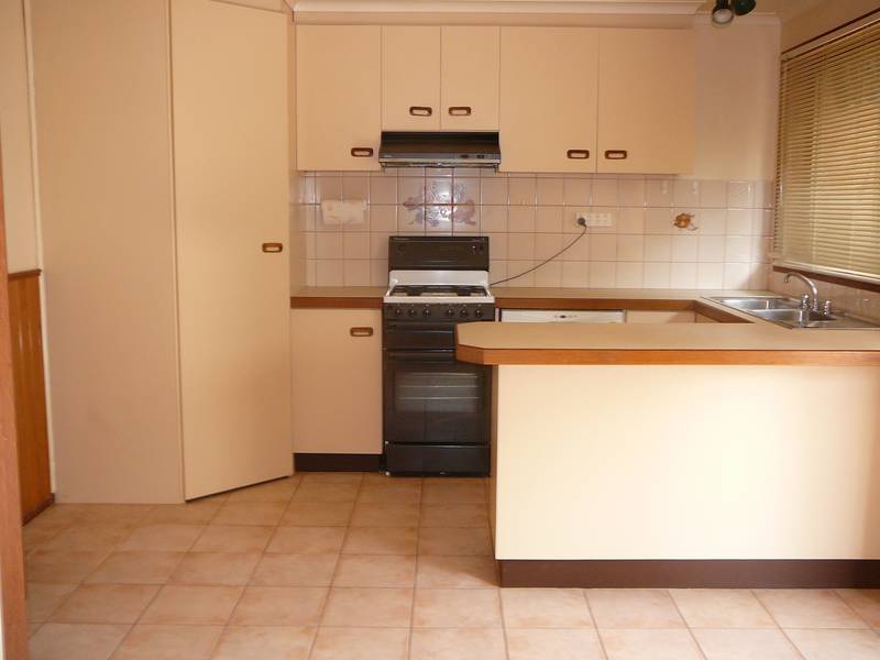 Available NOW (R02) - Melways 205 G7 Picture 3