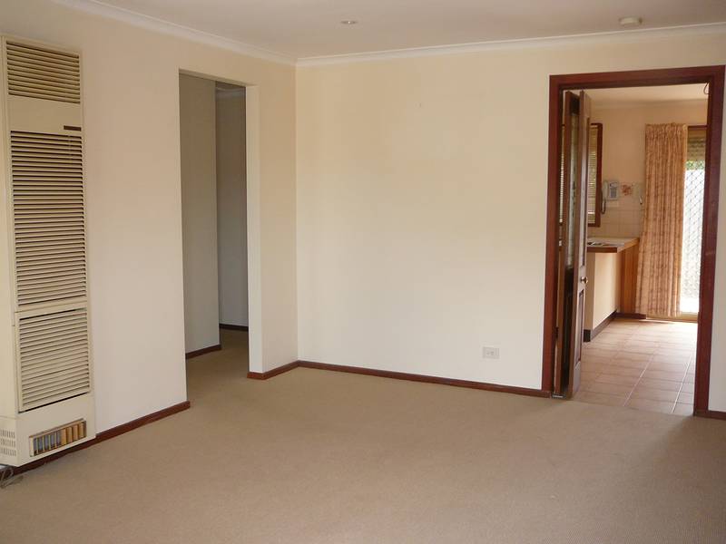 Available NOW (R02) - Melways 205 G7 Picture 2